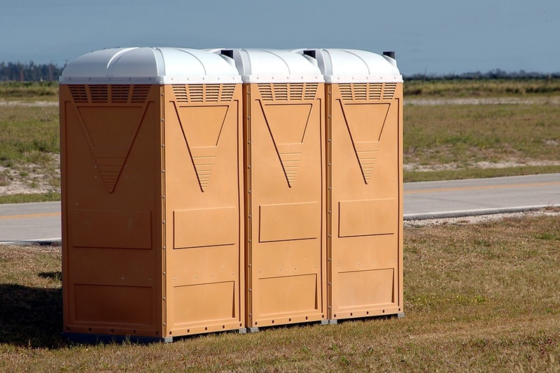 Top 5 Reasons Why Supplying Portable Bathrooms on Job Sites is Important