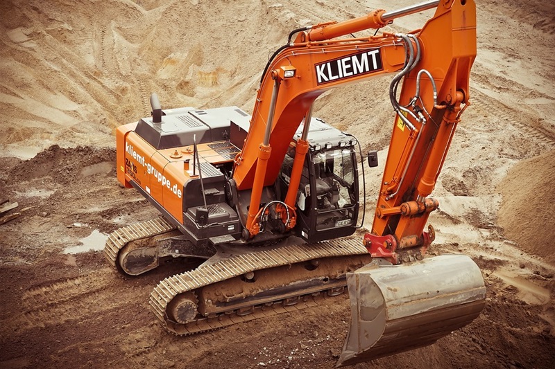 Machinery : Excavator Maintenance Tips